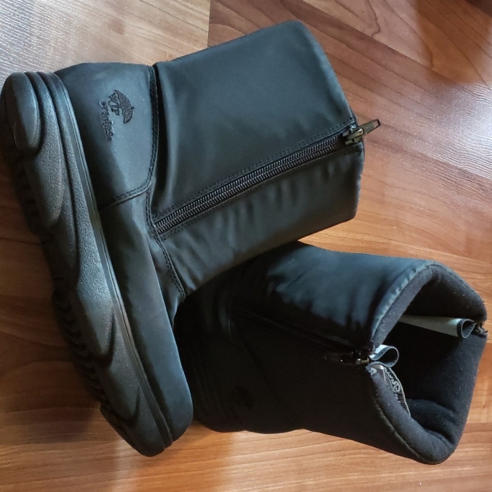 Snow boots